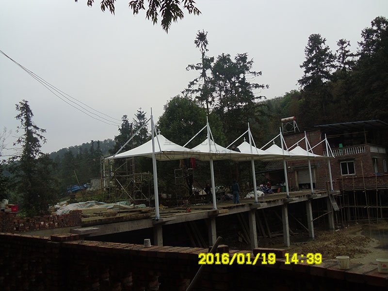 但渡钓鱼台雨篷